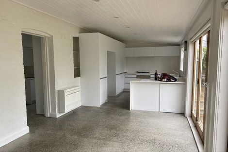 Photo of property in 27 Islington Avenue, New Lynn, Auckland, 0600