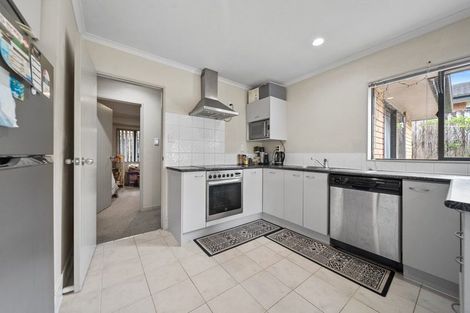 Photo of property in 25 Peninsula Road, Mangere, Auckland, 2022