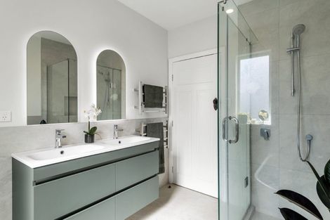 Photo of property in 17 Rangatira Road, Birkdale, Auckland, 0626