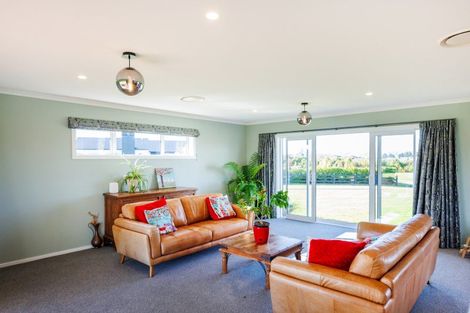 Photo of property in 21 Loveston Lane, Kelvin Grove, Palmerston North, 4470