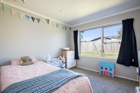 Photo of property in 16 Leon Place, Waitara, 4320