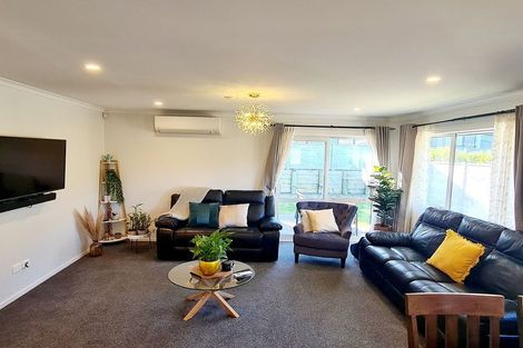 Photo of property in 19 Mooring Close, Whitby, Porirua, 5024