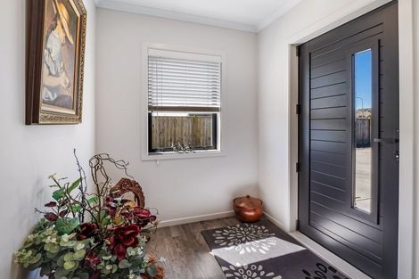 Photo of property in 8 Ash Close, Levin, 5510