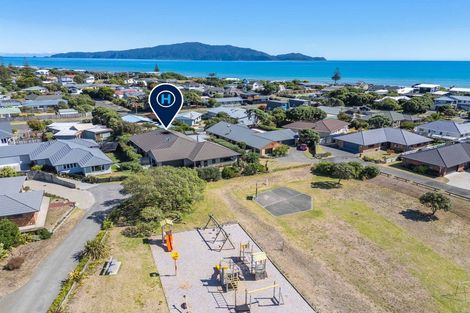Photo of property in 4 Barbaras Way, Waikanae Beach, Waikanae, 5036