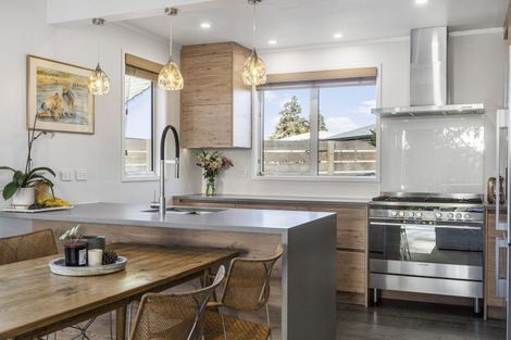 Photo of property in 58 Cobham Crescent, Kelston, Auckland, 0602