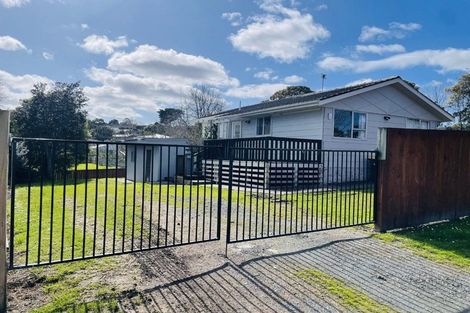 Photo of property in 3 St Margaret Place, West Harbour, Auckland, 0618