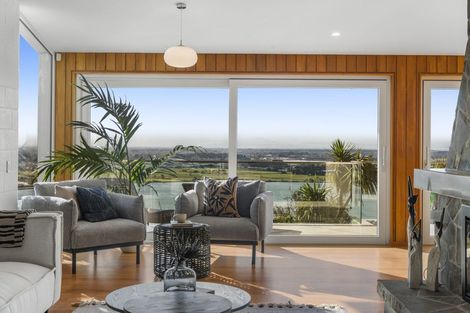 Photo of property in 7 Michael Avenue, Mount Pleasant, Christchurch, 8081