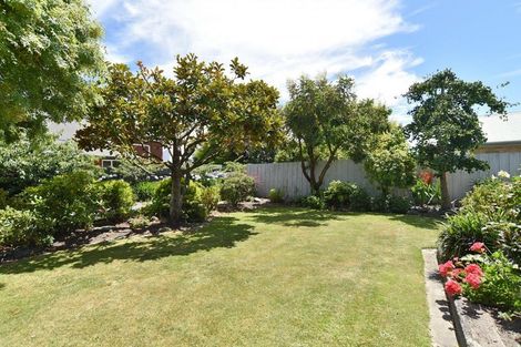 Photo of property in 21 Thornwood Place, Redwood, Christchurch, 8051