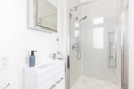 Photo of property in 94 Eden Street, Island Bay, Wellington, 6023