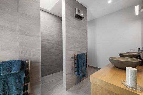 Photo of property in 13 Sapphire Spring Rise, Wanaka, 9305