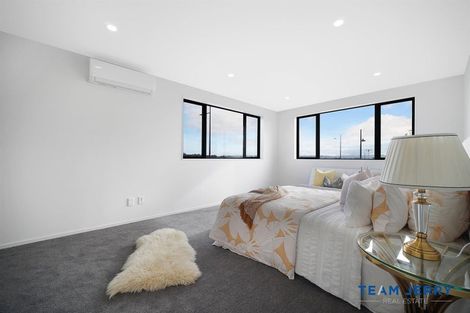 Photo of property in 1 Korowhiti Road, Clarks Beach, 2122