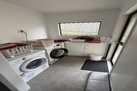 Photo of property in 2/15 Louise Place, Browns Bay, Auckland, 0630