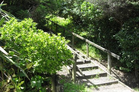 Photo of property in 95 Domain Crescent, Muriwai, Waimauku, 0881