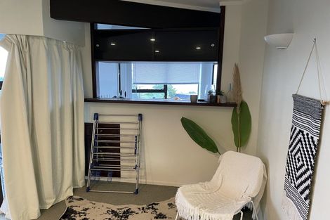 Photo of property in 1/64 Island Bay Road, Beach Haven, Auckland, 0626