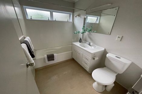 Photo of property in 22 Kayeleen Place, Cockle Bay, Auckland, 2014
