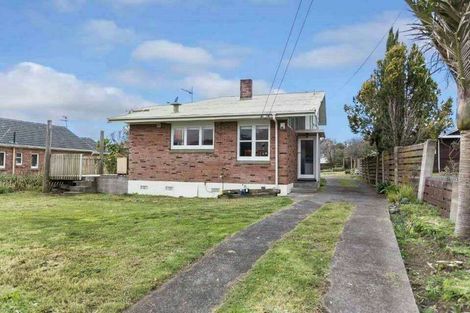 Photo of property in 4 Staveley Avenue, Mount Roskill, Auckland, 1041