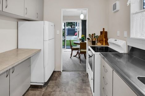 Photo of property in 2/32 Young Street, New Plymouth, 4310