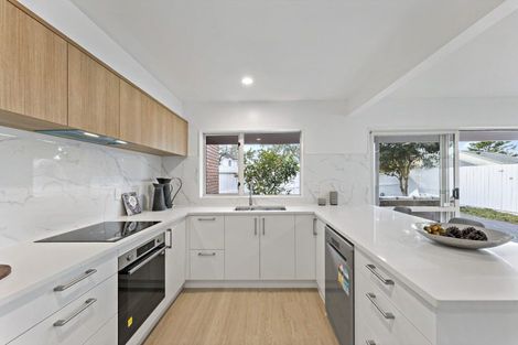 Photo of property in 5/23 Charlenne Close, Ranui, Auckland, 0612