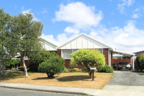 Photo of property in 1/19 Roband Crescent, Brown Owl, Upper Hutt, 5018