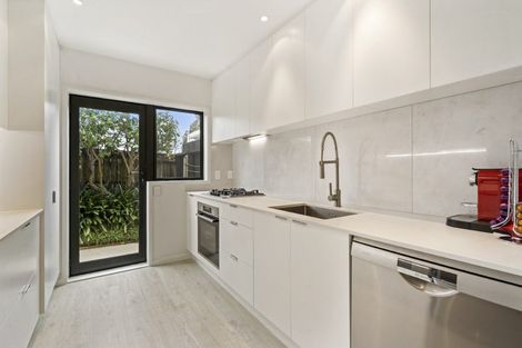 Photo of property in 3/52 Taharoto Road, Takapuna, Auckland, 0622