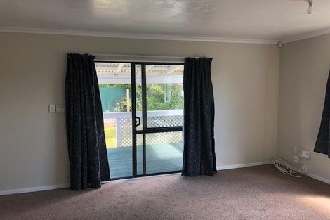 Photo of property in 385 Triangle Road, Henderson, Auckland, 0610