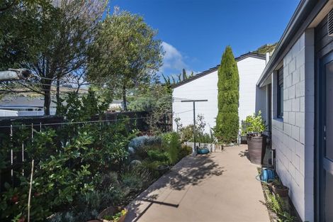 Photo of property in 20 Raekura Place, Redcliffs, Christchurch, 8081
