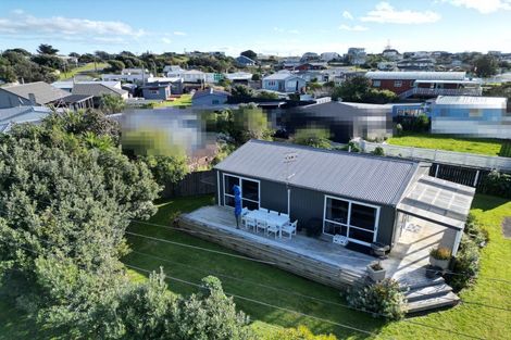Photo of property in 22 Holben Parade, Foxton Beach, Foxton, 4815