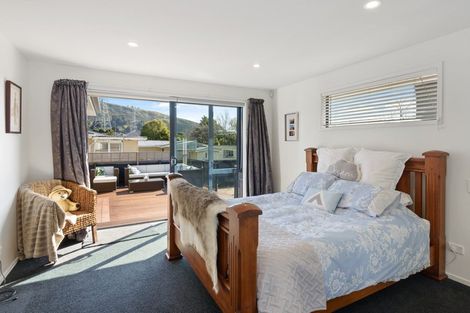 Photo of property in 8 Laing Crescent, Heathcote Valley, Christchurch, 8022