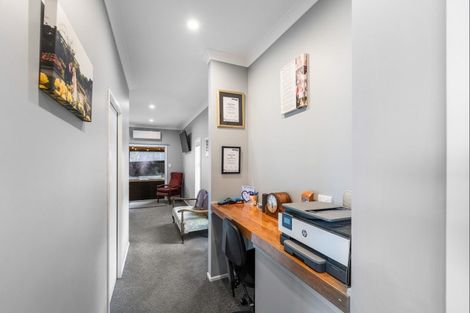 Photo of property in 123 Dittmer Drive, West End, Palmerston North, 4412