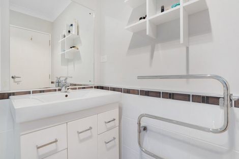 Photo of property in 5a Shanley Crescent, Waiuku, 2123