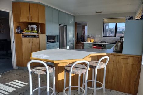 Photo of property in 11 Kinnel Grove, Papakowhai, Porirua, 5024