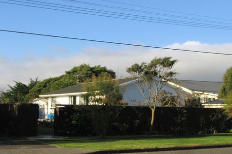 Photo of property in 15 Rauparaha Street, Waikanae Beach, Waikanae, 5036