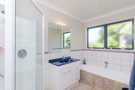 Photo of property in 10 Kenwyn Drive, Carterton, 5713