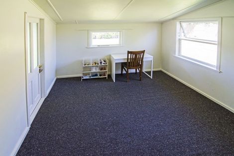 Photo of property in 8 Hughan Place, Carterton, 5713