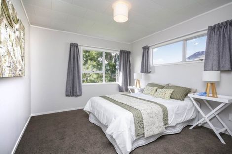 Photo of property in 8 Elizabeth Drive, West Harbour, Auckland, 0618
