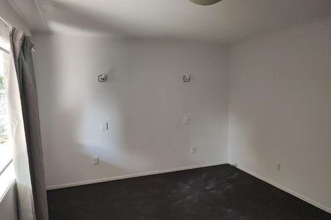 Photo of property in 2/24 Frank Evans Place, Henderson, Auckland, 0610