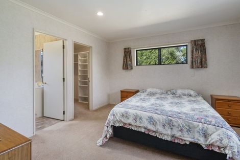 Photo of property in 34 Greenwood Place, Fitzherbert, Palmerston North, 4410