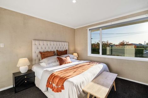 Photo of property in 6 Dymock Place, Bishopdale, Christchurch, 8053