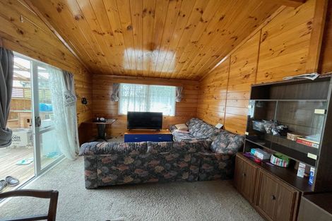 Photo of property in 35 Wairau Road, Forrest Hill, Auckland, 0627