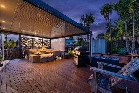 Photo of property in 12 Pahi Place, West Harbour, Auckland, 0618