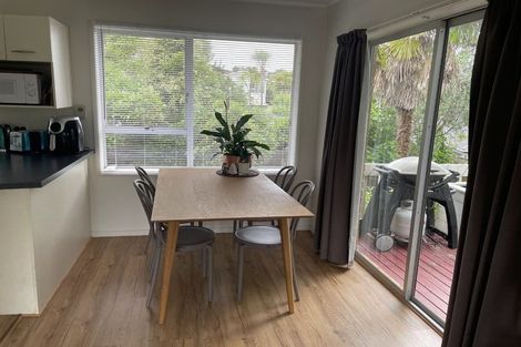 Photo of property in 2/13 Gretel Place, Hillcrest, Auckland, 0627