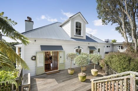 Photo of property in 129 Upland Road, Kelburn, Wellington, 6012