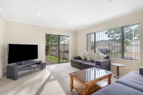 Photo of property in 2 Brosna Place, East Tamaki, Auckland, 2016