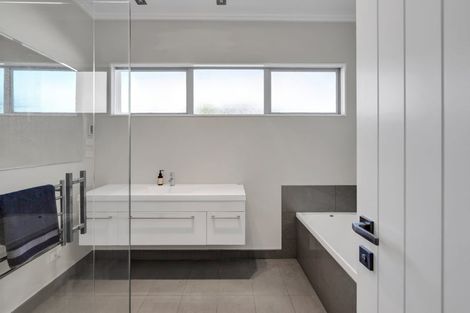 Photo of property in 18 Parkvue Drive, Bell Block, New Plymouth, 4312