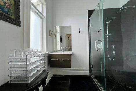 Photo of property in 8 William Bond Street, Stanley Point, Auckland, 0624