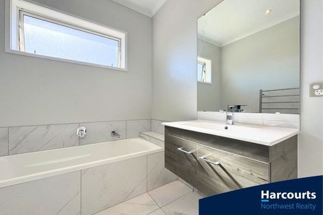 Photo of property in 5 Malbec Place, Huapai, Kumeu, 0810