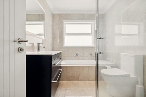 Photo of property in 2 Tauwaka Crescent, Riverhead, 0820