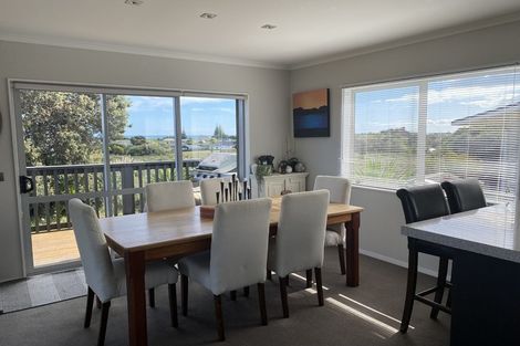 Photo of property in 69 Queens Road, Waikanae Beach, Waikanae, 5036