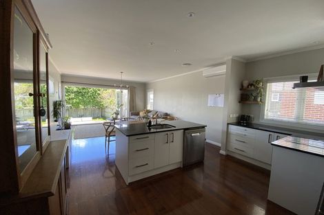Photo of property in 102 Namata Road, One Tree Hill, Auckland, 1061