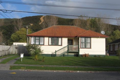 Photo of property in 76 Strand Crescent, Naenae, Lower Hutt, 5011